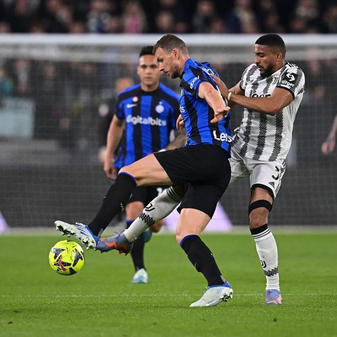 左侧翼卫 左侧翼卫